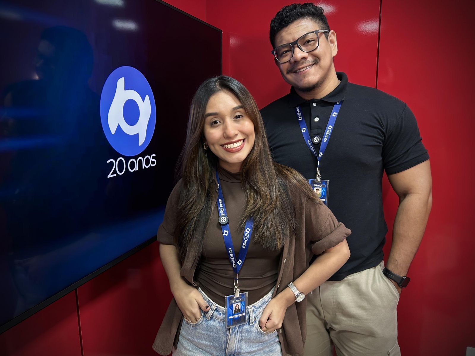 Thalita Eduarda e Paulo Rabelo, apresentadores do Banzeiro dos Famosos, nos est&uacute;dios do Portal do Holanda. Produ&ccedil;&atilde;o: Andr&eacute; Prot&aacute;zio e Paulo Rabelo.