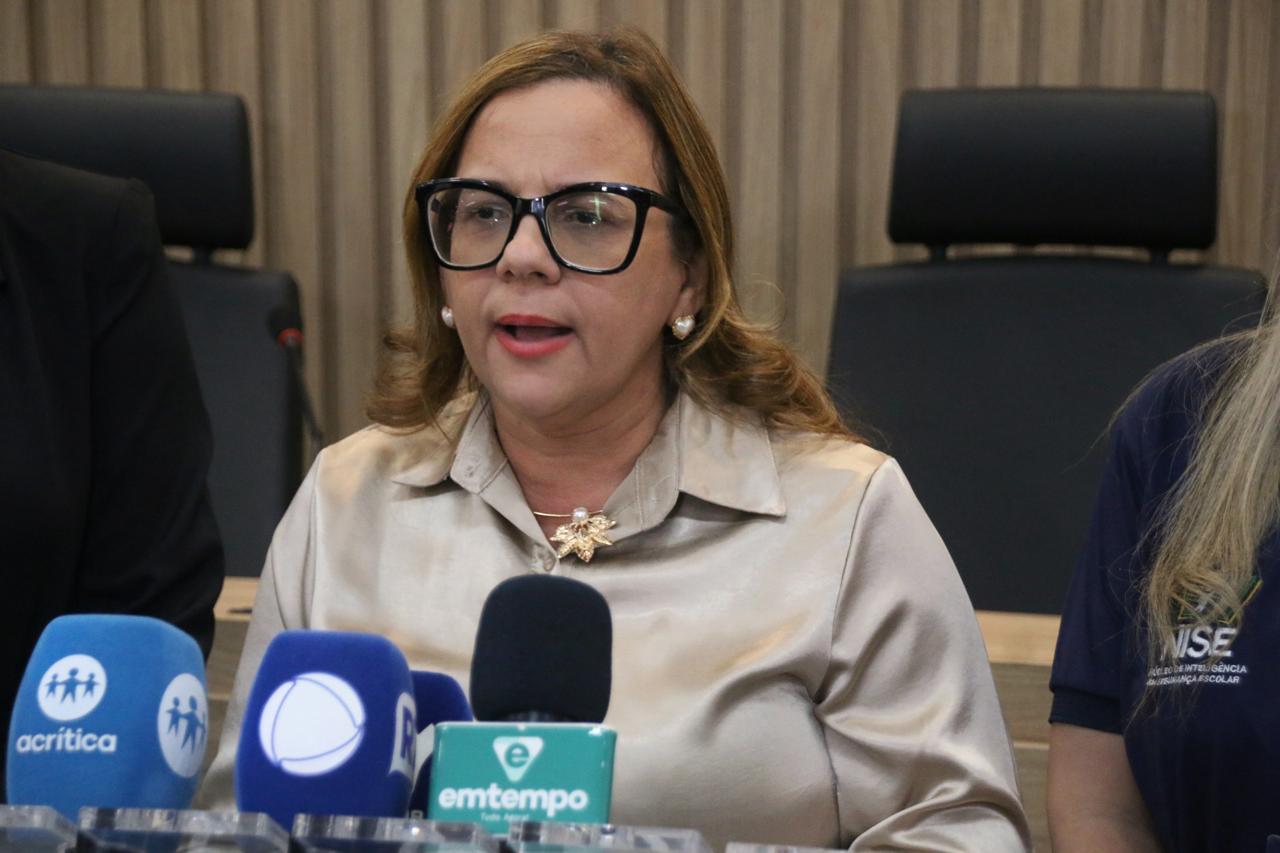Secretaria de Educa&ccedil;&atilde;o, Arlete Mendon&ccedil;a - Foto: Jander Robson/Portal do Holanda e arquivo pessoal
