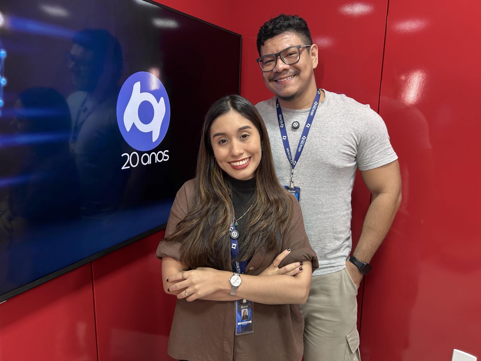 Direto dos est&uacute;dios, com apresenta&ccedil;&atilde;o de Thalita Eduarda e Paulo Rabelo. Produ&ccedil;&atilde;o: Andr&eacute; Prot&aacute;zio e Paulo Rabelo.