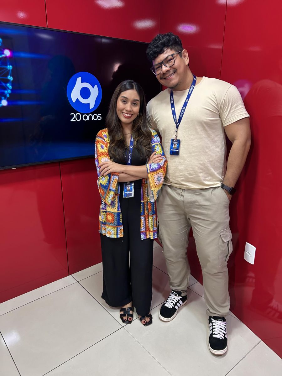 Nos est&uacute;dios do Portal do Holanda, os apresentadores Thalita Eduarda e Paulo Rabelo d&atilde;o o tom da programa&ccedil;&atilde;o.