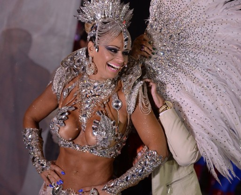 viviane-araujo-carnaval-argentina-3_1.jpg