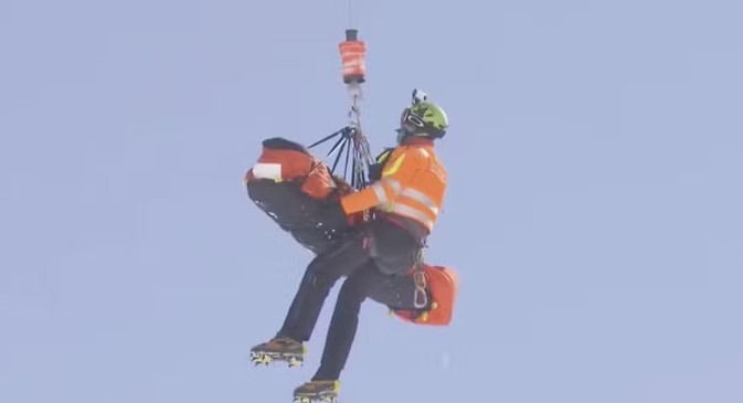 Resgate ocorreu de helic&oacute;ptero - Foto: Reprodu&ccedil;&atilde;o