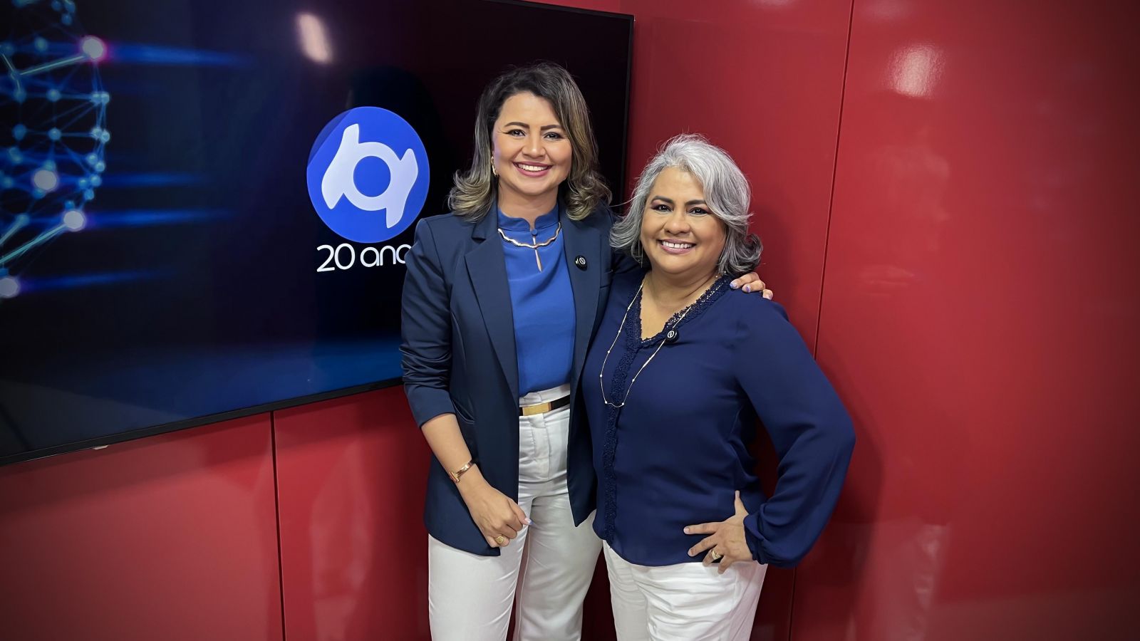 As farmac&ecirc;uticas Ednilza Guedes e Natasha Mayer estiveram juntas nos est&uacute;dios do Portal do Holanda. Produ&ccedil;&atilde;o de Andr&eacute; Prot&aacute;zio e Paulo Rabelo.