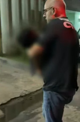 Crian&ccedil;a foi socorrida por agentes - Foto: Divulga&ccedil;&atilde;o