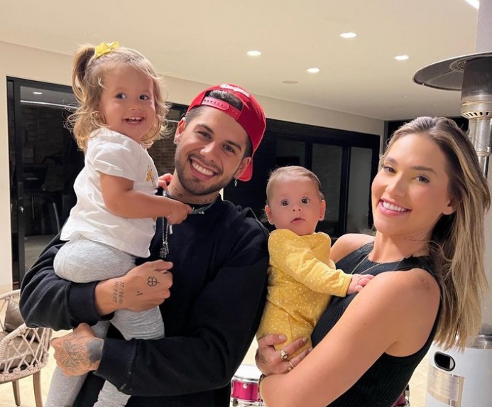 Z&eacute; Felipe e Virginia s&atilde;o pais de duas meninas.