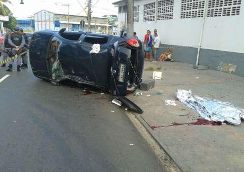 Colisão de três carros deixa um morto e cinco feridos
