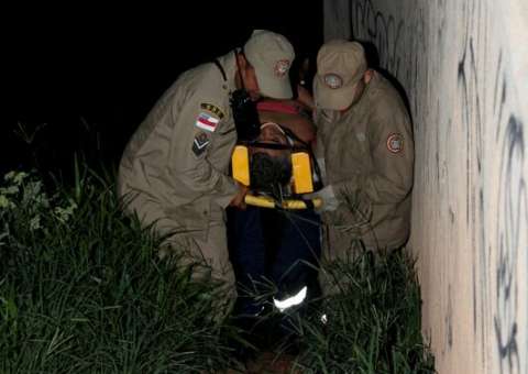Homem cai da Ponte Rio Negro