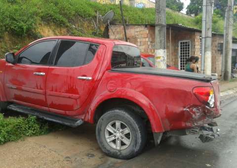 Contramão: Carro causa colisão na Torquato Tapajós