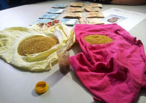 Colombianos são presos por vender ouro e dólares falsos