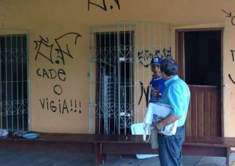 Parque público é destruído por vândalos em Manaus