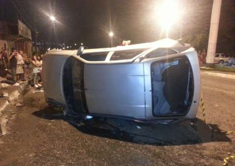 Discussão de casal em carro provoca mais um acidente grave