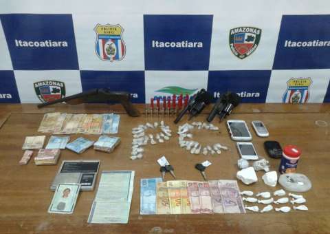 Polícia prende 5 pessoas em Itacoatiara por tráfico e porte ilegal de drogas