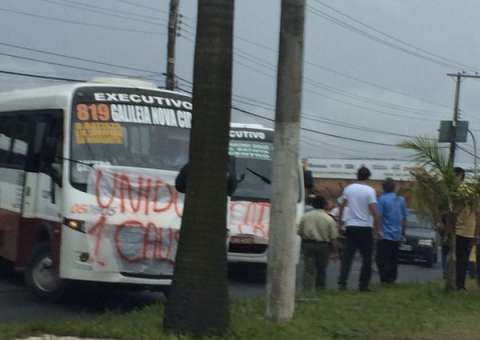 Motoristas fecham avenida em protesto  pela morte de colega