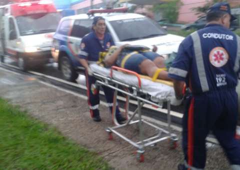 Ônibus perde o controle na Ponta Negra e deixa três feridos