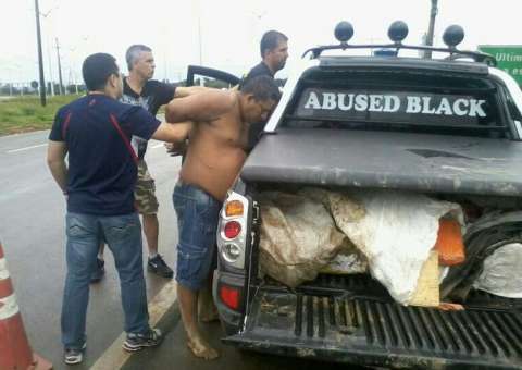 Chefe de polícia é detido transportando droga pela Ponte Rio Negro