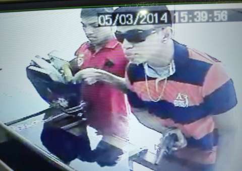 Dupla assalta joalheria no Alvorada