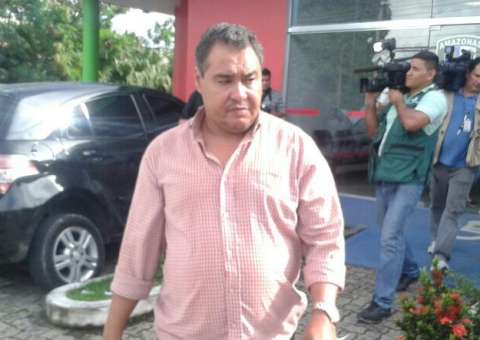 Motorista de caminhão que tombou e matou mulher se apresenta à polícia