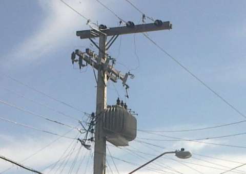 Amazonas Energia diz que não tem carro e moradores ficam sem luz