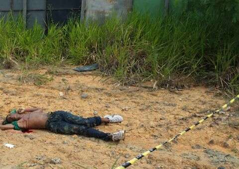 Jovem é esfaqueado e sangra até morrer na Colônia Antônio Aleixo