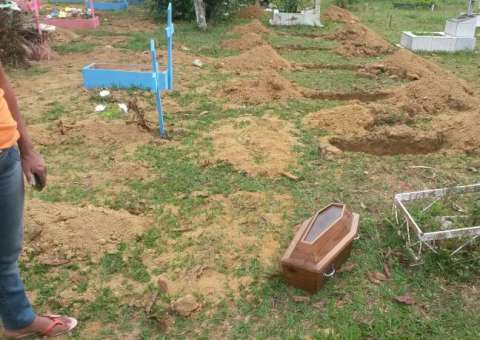 Coveiro some no Cemitério Parque Tarumã