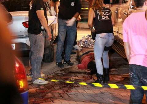 Pistoleiros  cercam S10 e matam seus ocupantes na Compensa