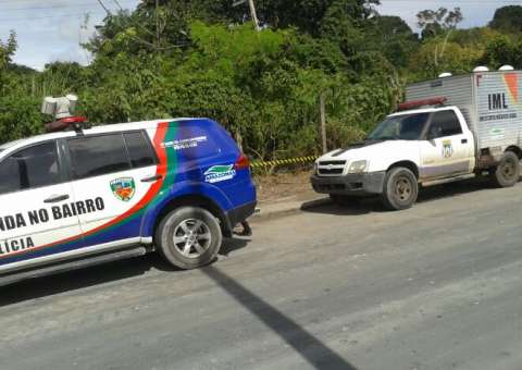 Jovens atingem cerca de arame farpado e um morre