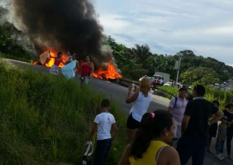 Protesto fecha a BR 174