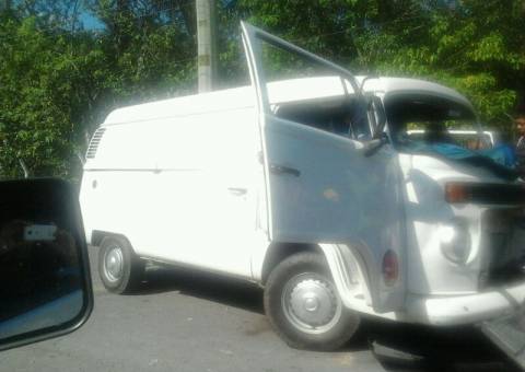 Colisão na Estrada do Aeroporto deixa vítimas e para o trânsito