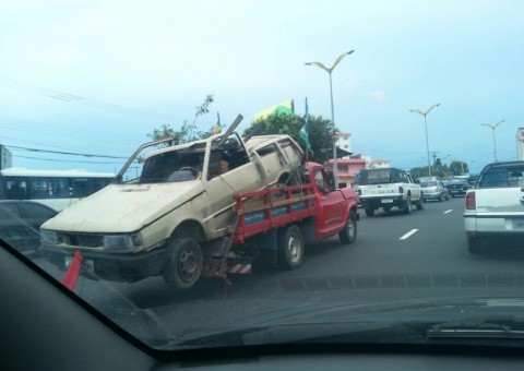 Pequeno e abusado: Veja mais um flagrante de irregularidade no trânsito da cidade