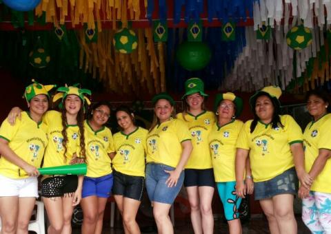 FOTOS: Veja os torcedores do Brasil em vários pontos de Manaus