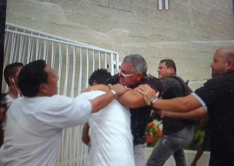 Imagens da TV Em Tempo mostram o momento em que dono de academia agride repórter