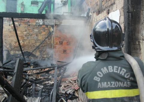 Ex-jogador do Remo põe fogo em casa no Centro de Manaus