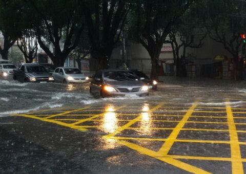 Fotos mostram como ficou o Centro de Manaus após a chuva