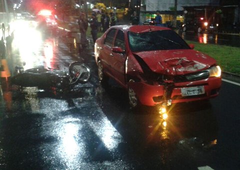 Motociclista sai de casa de show, entra na contramão e morre