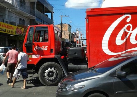 Motorista  bebe coca-cola e fica maluco no Coroado