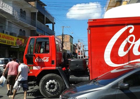  Motorista bebe coca-cola e fica maluco no Coroado 
