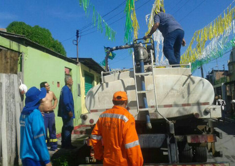 Defesa Civil coordena fornecimento de água com carros-pipa