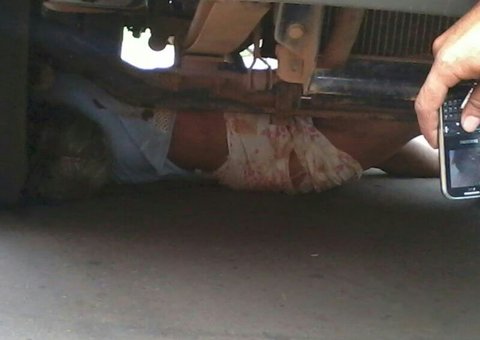 Senhora tem cabeça achatada por caminhão e morre