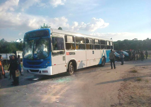 Duas crianças são atropeladas e mortas por ônibus da linha 323 em Manaus