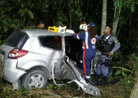 Casal de PMs e os filhos sofrem acidente na AM-010