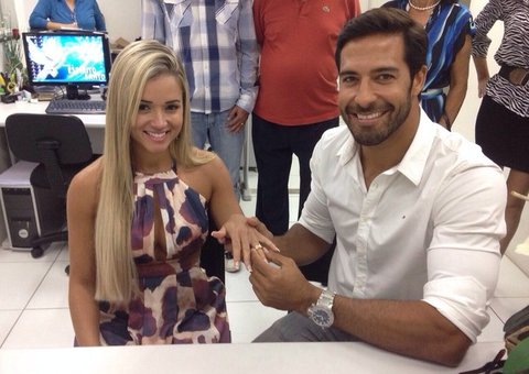 Aryane Steinkopf e Beto Malfacini se casam no civil