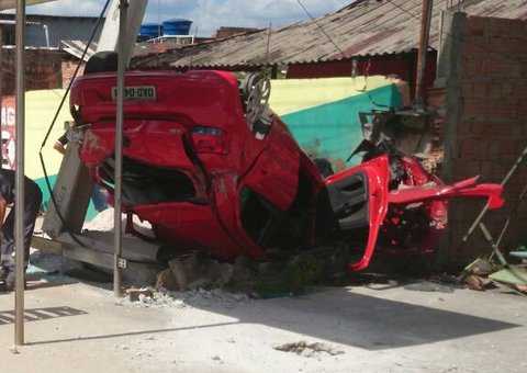 "Carro voou pela calçada" diz testemunha sobre acidente na Avenida das Torres