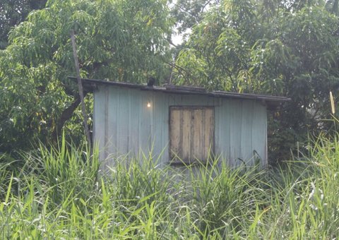 Sentado, homem é encontrado em estado de putrefação no Jorge Teixeira