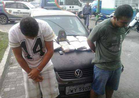Traficantes presos com carro cheio de drogas