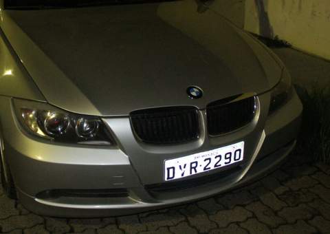 Tiozinho e playboy são flagrados com 160kg de droga escondidos em carro de luxo