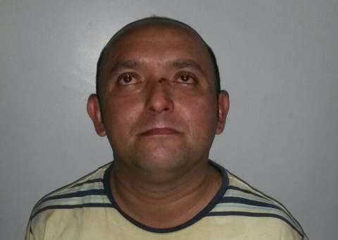 Fernando dá na cara de Maria, mas ela implora para ele não ser preso