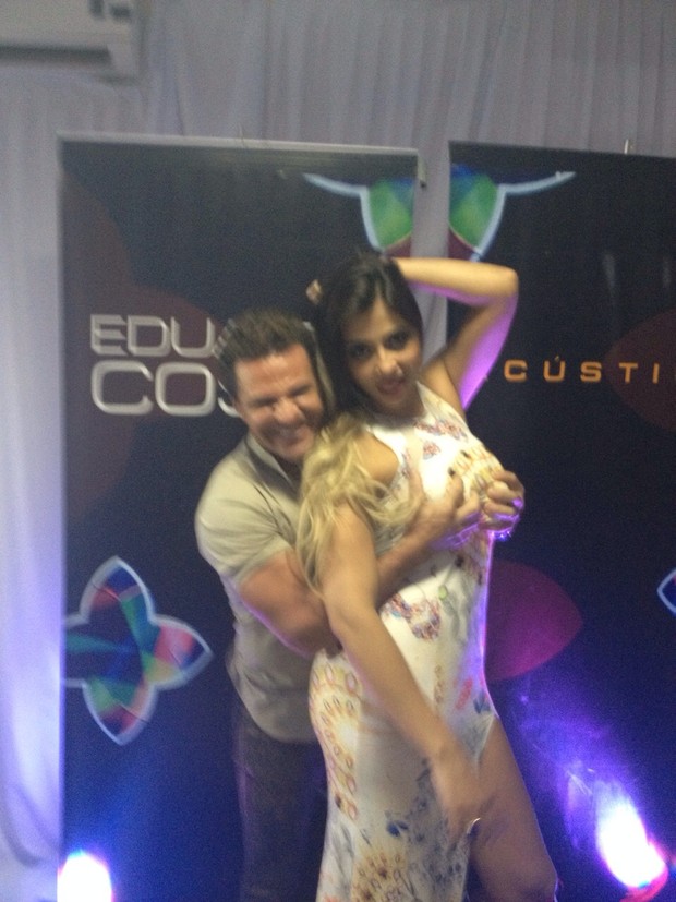 Candidatas a "Gata do Brasil" brigam por cantor Eduardo Costa