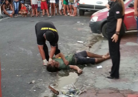 Homem leva dois tiros e morre na disputa por ponto de guardar carros