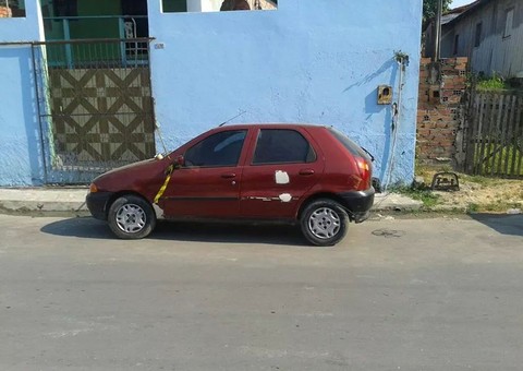 Homem é encontrado morto dentro de carro em Manaus