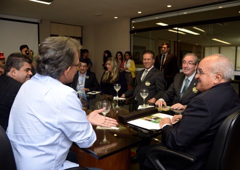  Cronograma de obras está mantido, garante José Melo